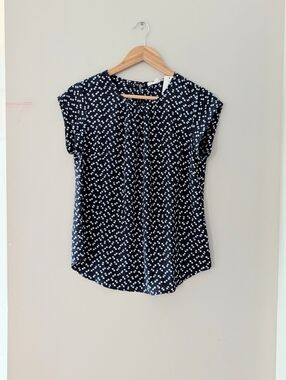 Fun 2 Fun Stitch Fix Kaden Pleated Blouse Navy Blue Floral NWT Small Workwear